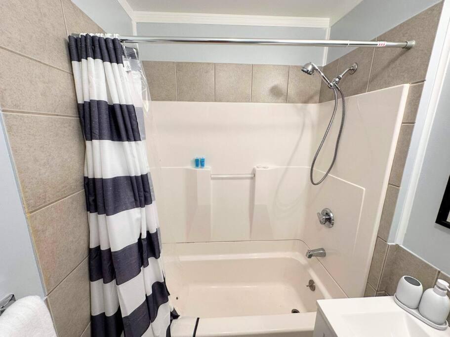 Like 4-Star Hotel, But Cheaper! Pawtucket Zewnętrze zdjęcie
